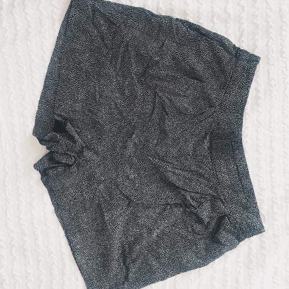 H&M black and white polka dot shorts - Picture 2 of 3